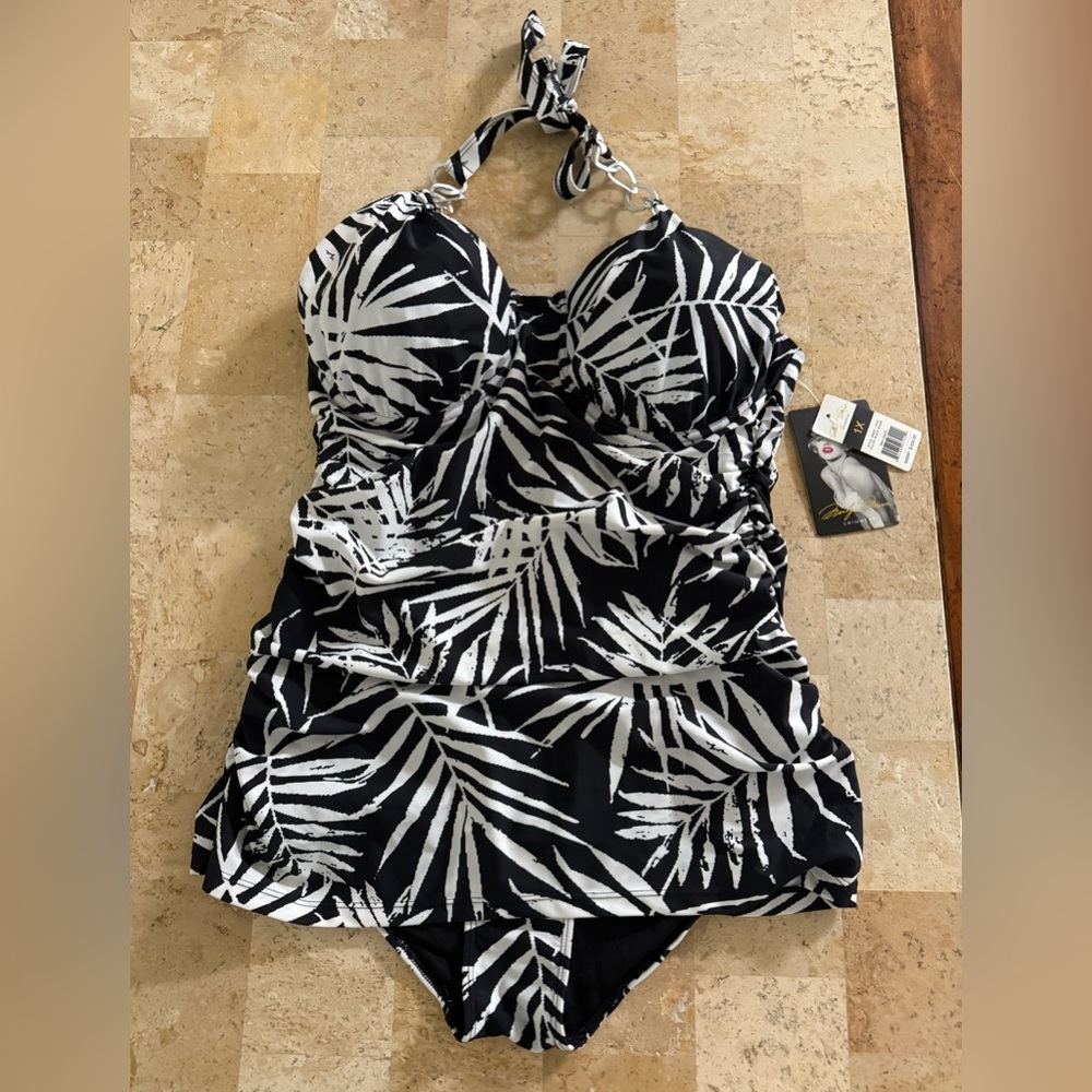 🌴 Marilyn Monroe Black Palms Size 1X Swimsuit – Flattering & Chic!